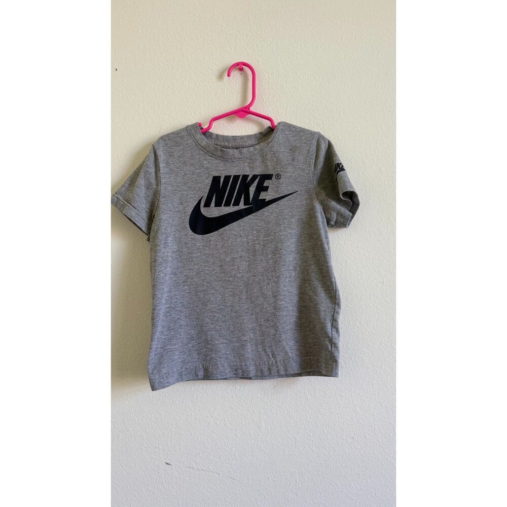 Nike Boys Size 7 Large Gray Logo Swoosh Graphic T Shirt 6-7 Years